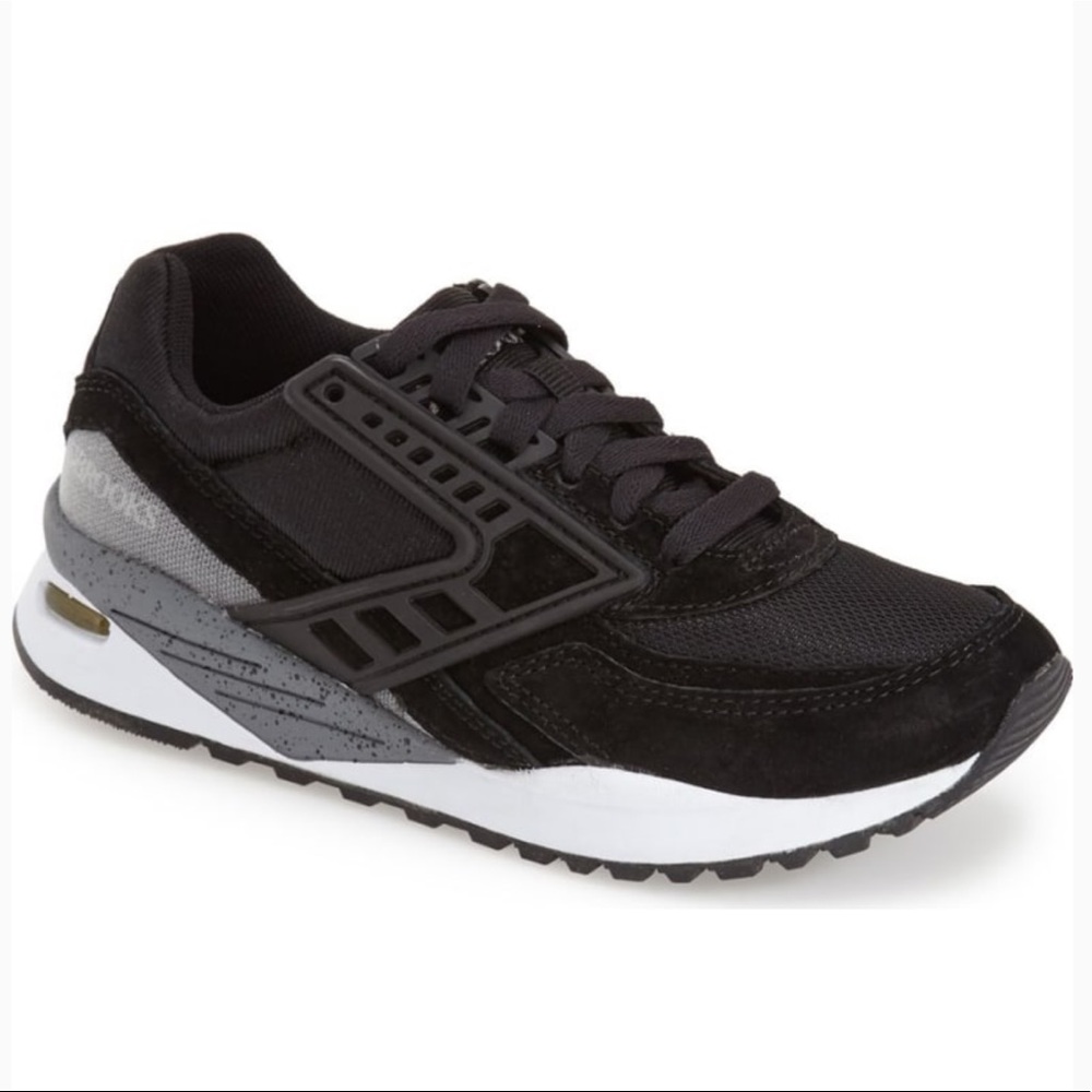 Brooks Athletic Shoes size 8.5